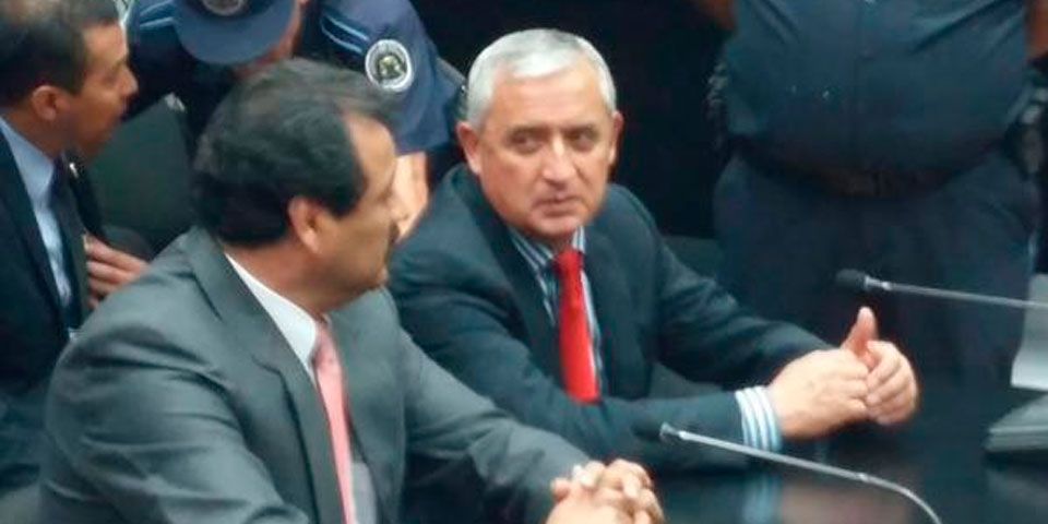 Llega presidente de Guatemala al tribunal