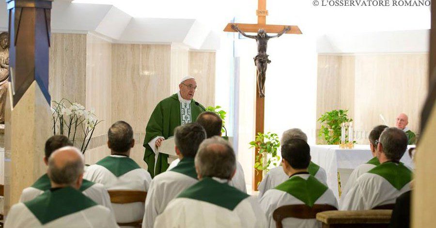 Del papa para abajo, todos somos hipócritas: Francisco