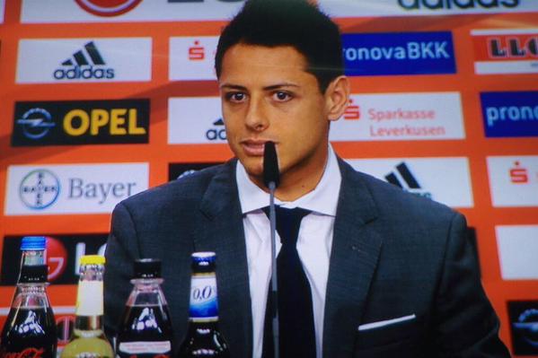 Chicharito en portada de la revista del Bayer Leverkusen