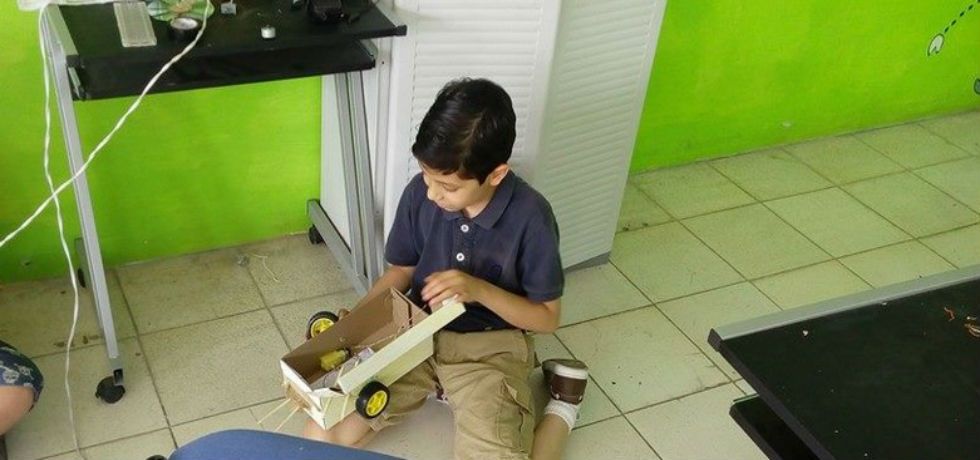 Niños de SLP crean robots con basura