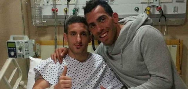 Carlos Tevez visita a jugador que lesionó el fin de semana