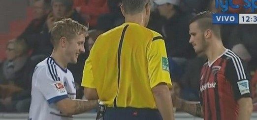 Curiosa forma de resolver el saque inicial en la Bundesliga