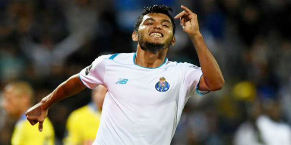 “Tecatito” anota en empate del Porto