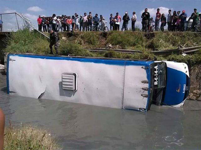 Caída de autobús deja 25 lesionados en Tlaquepaque