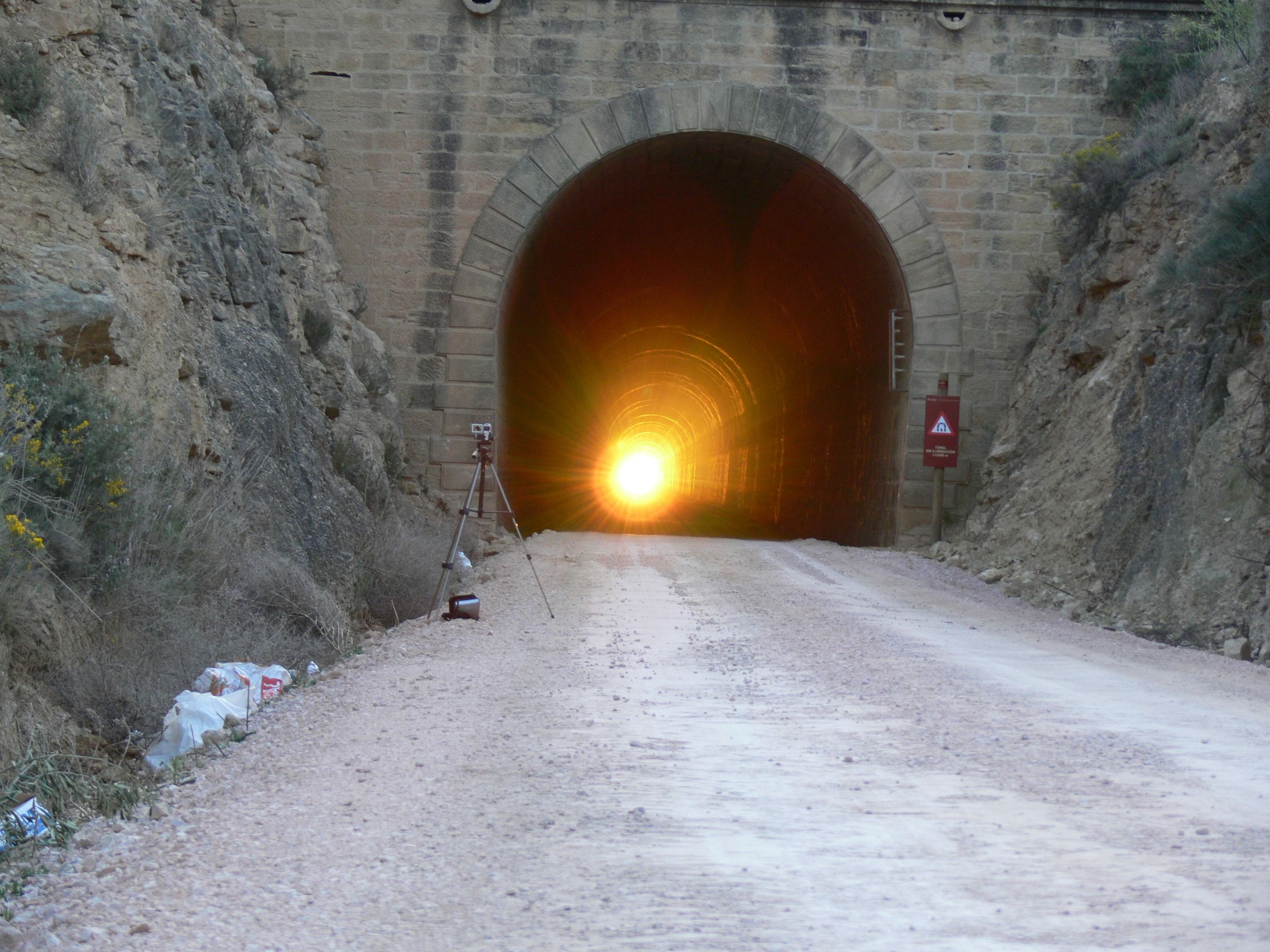 Luz del sol atravesará túnel en España