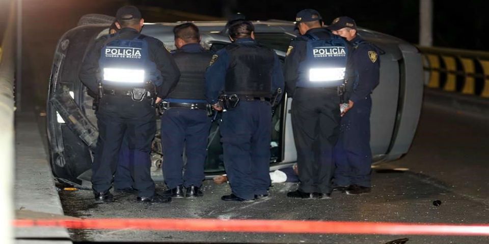 Muere conductor por volcadura en Viaducto