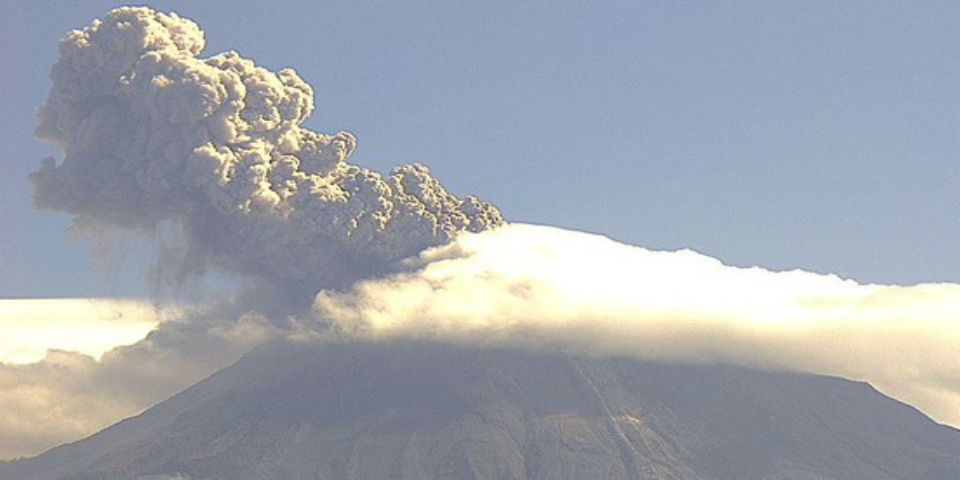 Volcán de Colima registra dos exhalaciones de ceniza