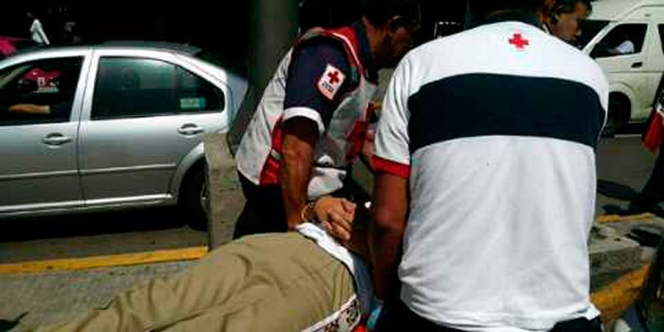 Choque entre tráiler y camión deja 12 menores heridos Choque entre tráiler y camión deja 12 menores heridos