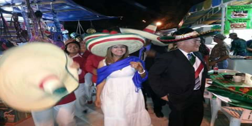 Alcalde arroja bandera mexicana Alcalde arroja bandera mexicana