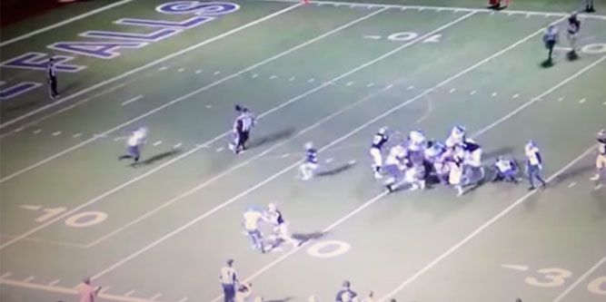 Video: jugadores de futbol americano atacan a árbitro