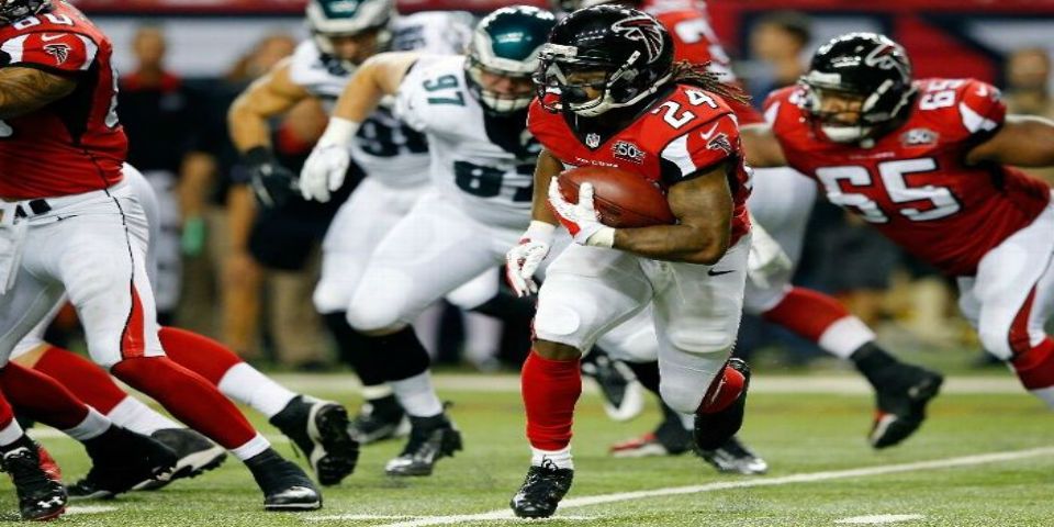 Atlanta gana el primer Monday Night de la campaña