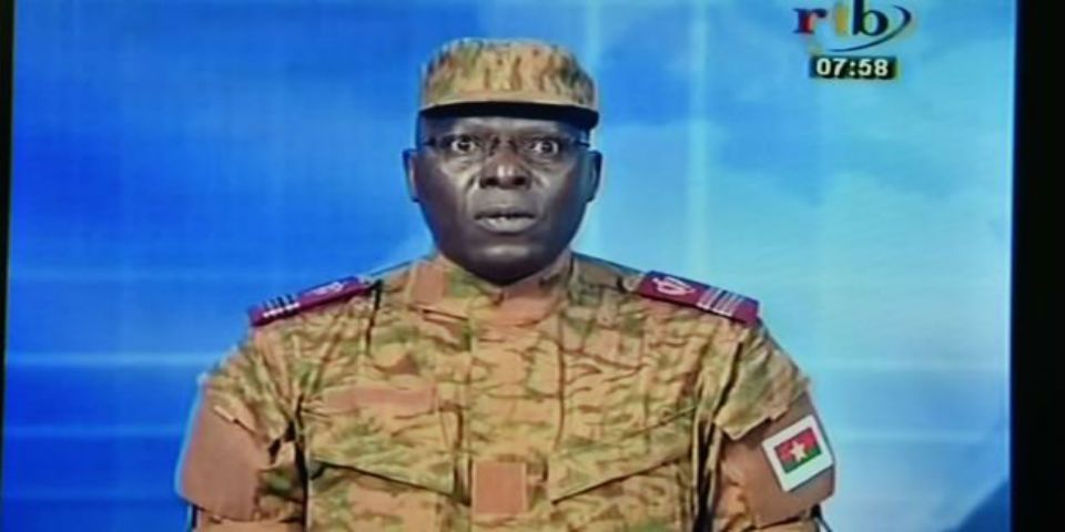 Ejército disuelve gobierno de Burkina Faso