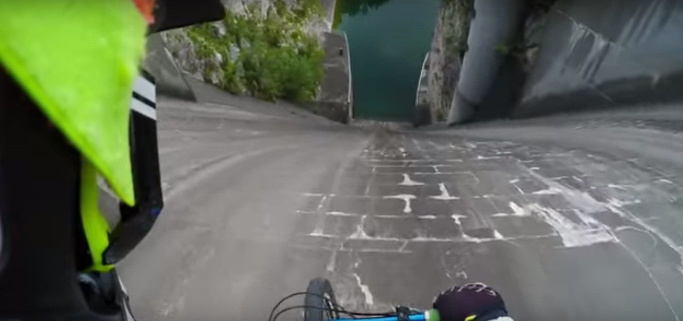 Video: impresionante bajada en bicicleta