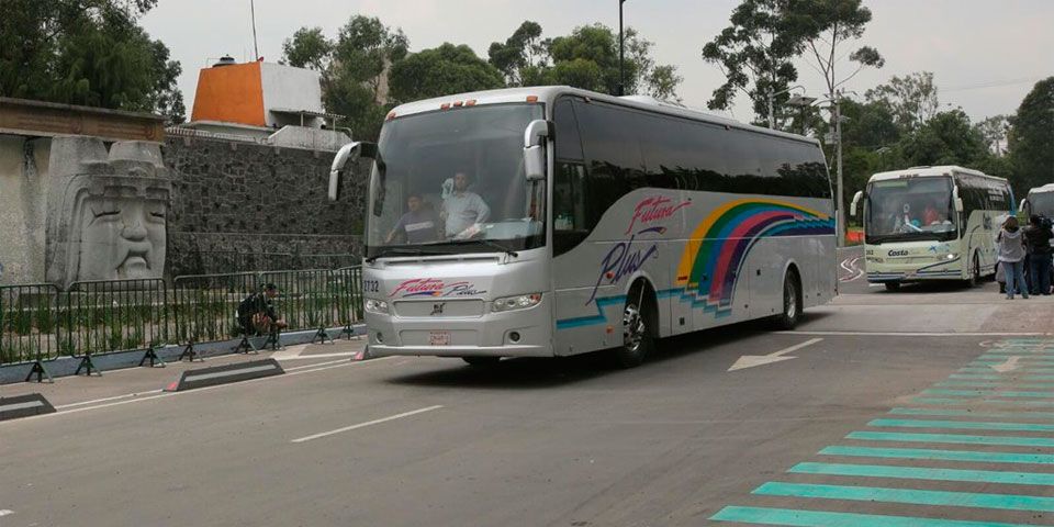 EPN se reúne con padres de normalistas