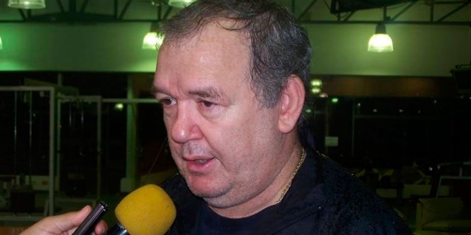 Detienen a exentrenador del América