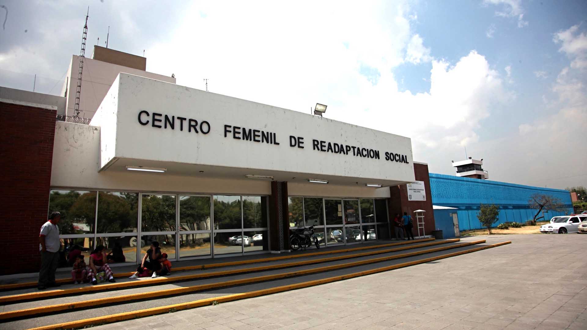 Detienen a mujer que intentó ingresar droga a penal de Santa Martha