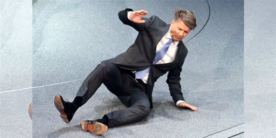 Video: director de BMW se desmaya durante presentaci&oacute;n