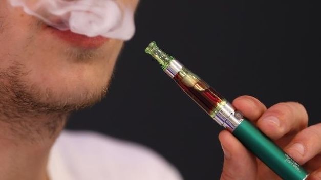 Advierte SSA riesgo en adolescentes por usar el cigarro electrónico
