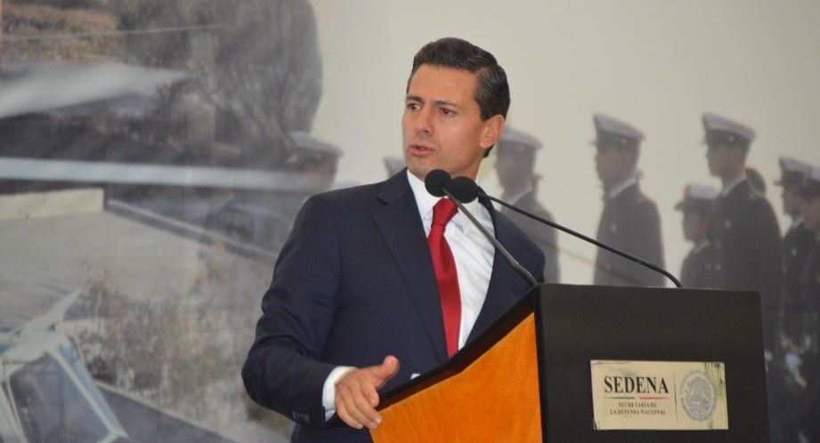 EPN se reúne con militares tras desfile