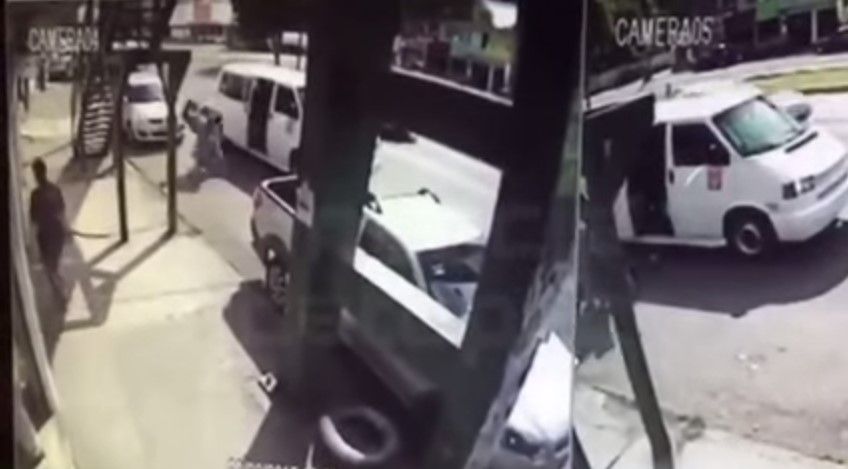 Video: mujer somete a delincuente en Ecatepec