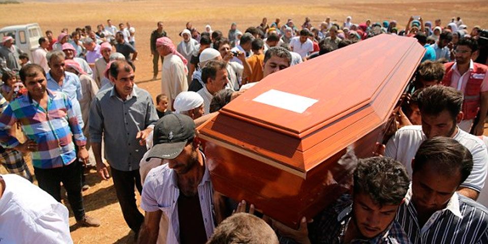 Entierran a familia de Aylan en Siria