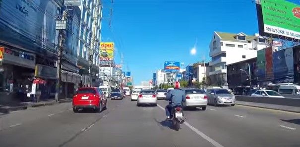 Video: pánico en Tailandia por caída de meteorito Video: pánico en Tailandia por caída de meteorito