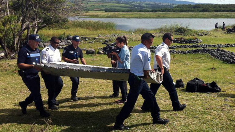 Expertos confirman que ala encontrada en La Reunion es del vuelo MH370