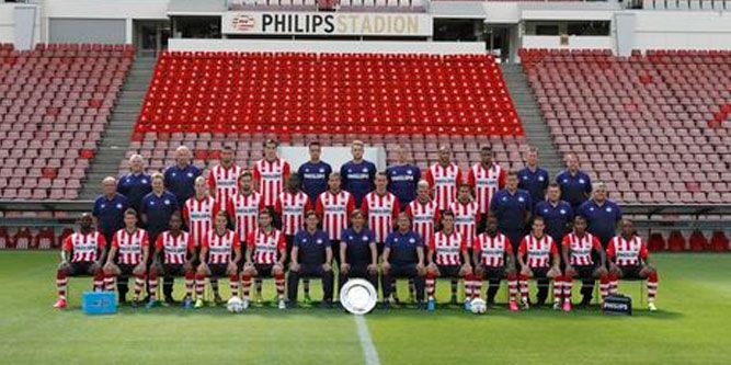 Moreno y Guardado se toman foto oficial con el PSV