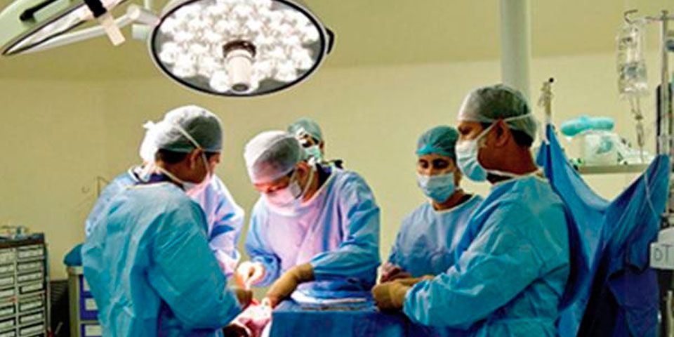 Protestan en India por muerte de 61 beb&eacute;s en hospital