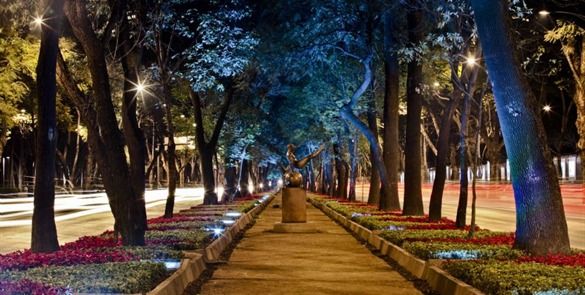 Encuentran muerto a un hombre en Paseo de la Reforma