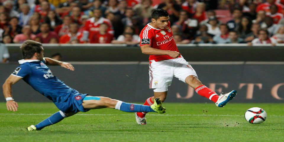Raúl Jiménez juega en goleada del Benfica