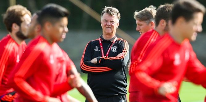 Jugadores del Manchester United, molestos con van Gaal Jugadores del Manchester United, molestos con van Gaal
