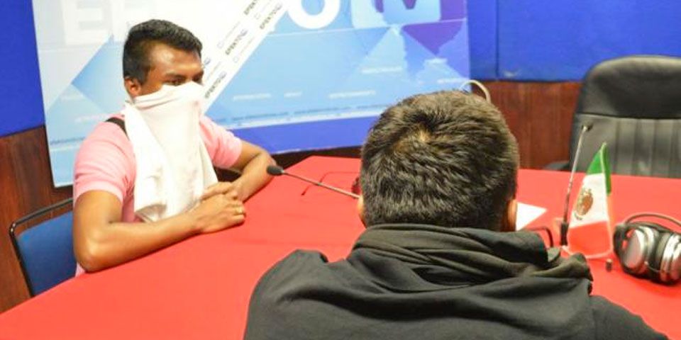 Normalistas toman estaciones de radio en Chilpancingo