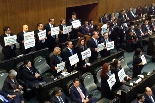 Critican diputados a gobernador de NL durante último informe