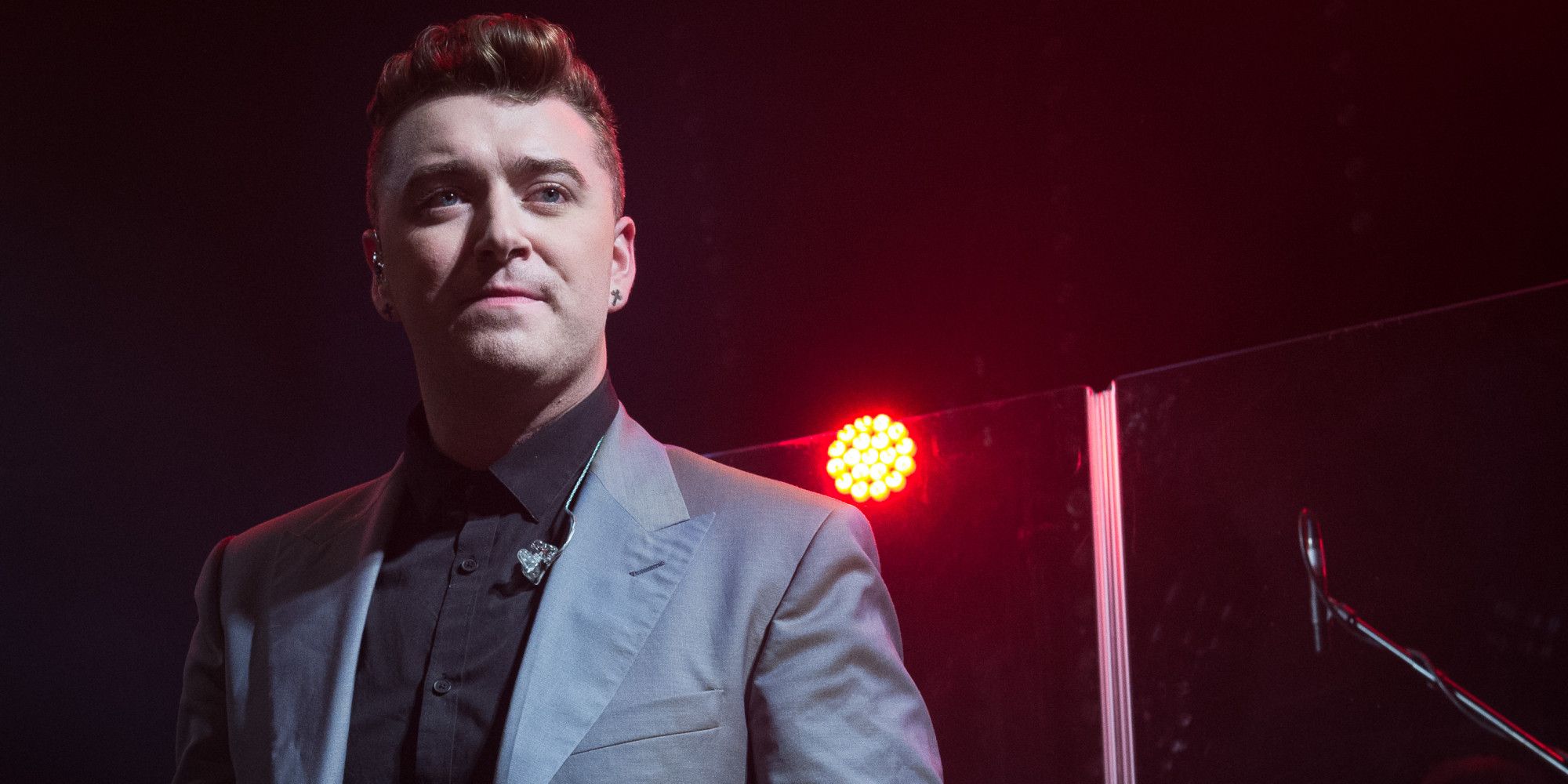 Nuevo tema de James Bond divide a fans