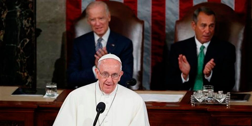 Papa Francisco pide recibir a inmigrantes ‘como seres humanos’ Papa Francisco pide recibir a inmigrantes ‘como seres humanos’