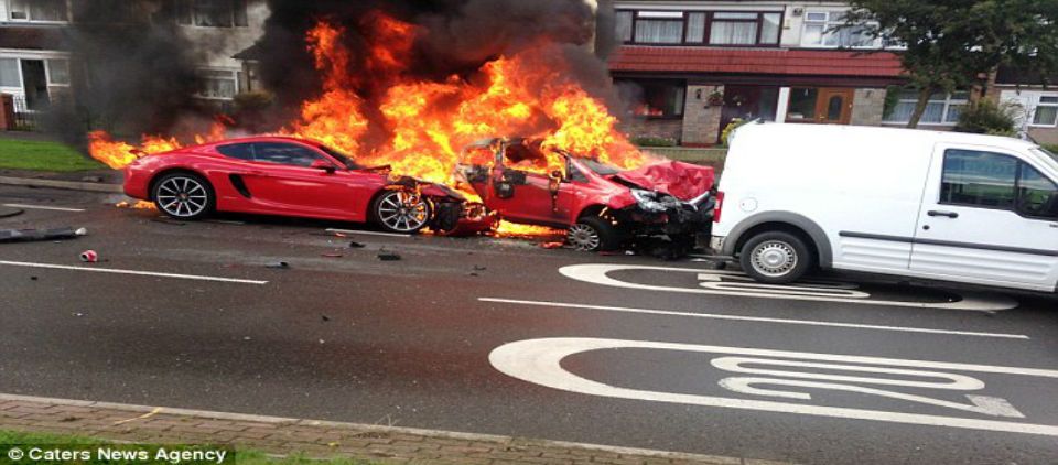 Porsche se incendia en Inglaterra