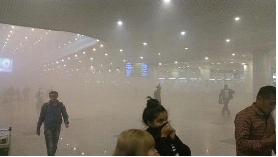Más de tres mil evacuados por incendio en un aeropuerto de Moscú