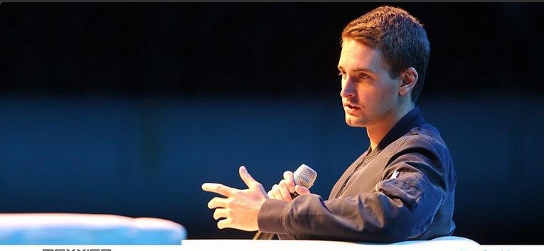 Creador de Snapchat asegura buscar humanizar los medios sociales
