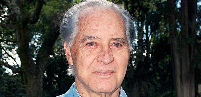 Ingresan a Rogelio Guerra en terapia intensiva