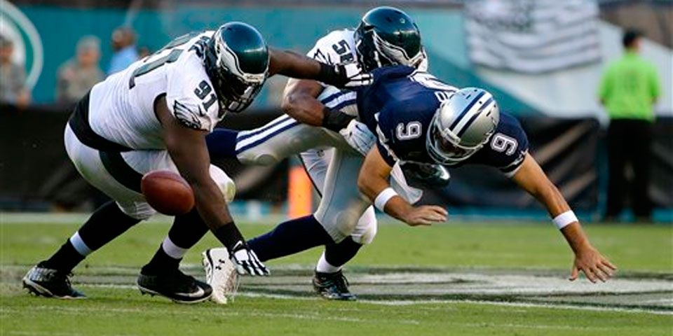 Fractura de clavícula deja fuera a Tony Romo por 8 semanas