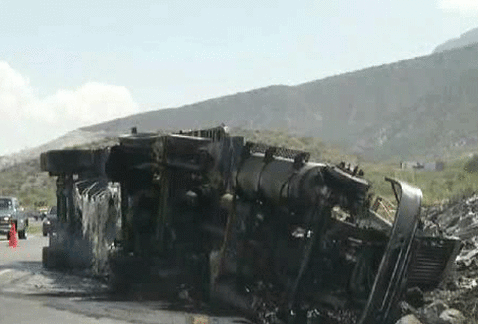 Muere calcinado chofer en carretera Monterrey-Saltillo