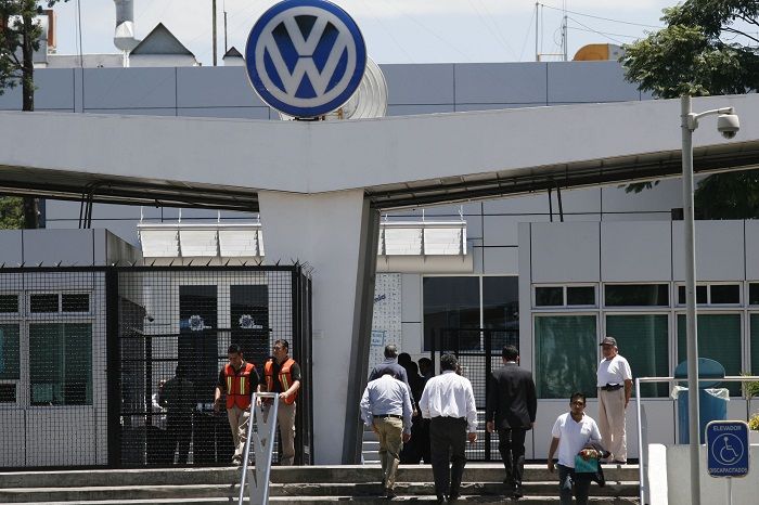 Empresas automotrices permanecerán en México pese a amenazas de Trump - volkswagen-puebla
