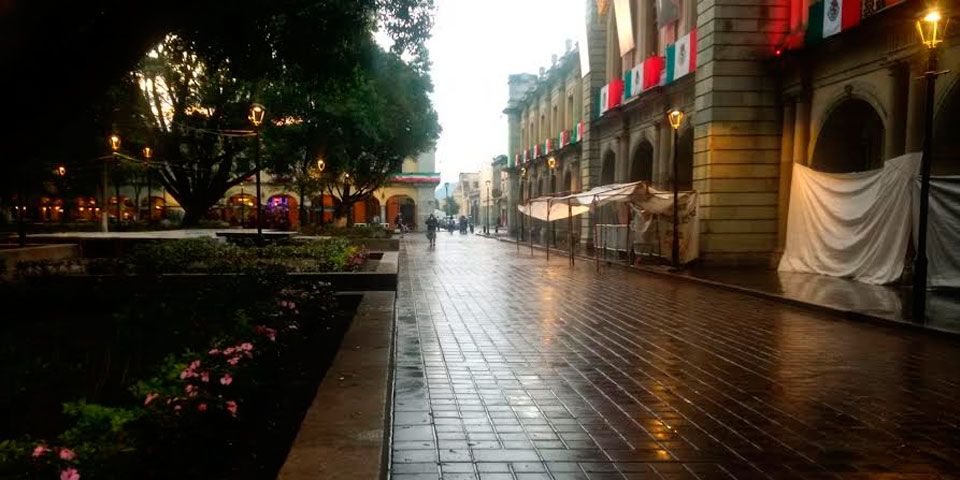 Zócalo de Oaxaca luce limpio luego de más de un año de plantón