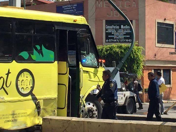 Cuatro lesionados tras choque de autobús en la GAM