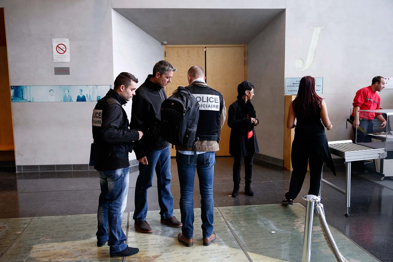 Abogado dispara a colega en tribunal y se suicida - 1331618