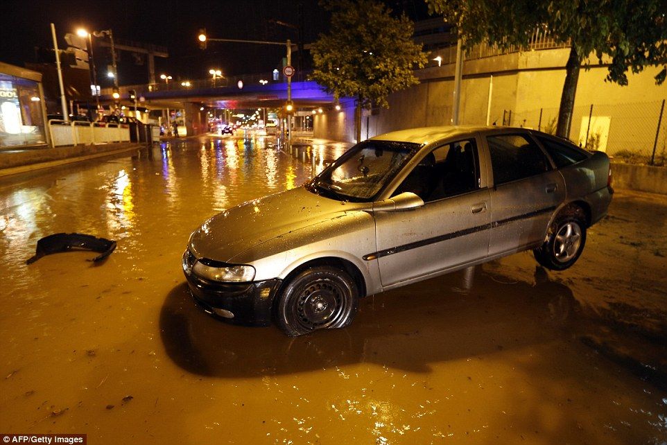 Al menos 16 muertos por inundaciones en Francia Al menos 16 muertos por inundaciones en Francia