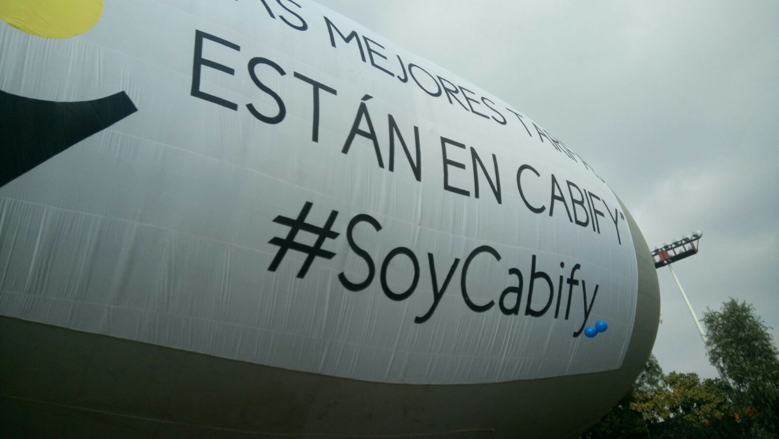 Zepelín de Cabify desploma sobre Lomas Verdes Zepelín de Cabify desploma sobre Lomas Verdes