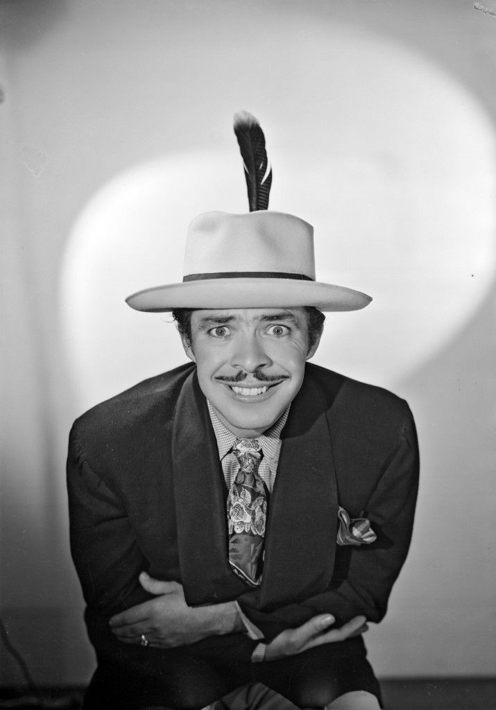 Tin Tan encabeza ofrenda de Muertos en el Instituto México en España - 318-715x1024