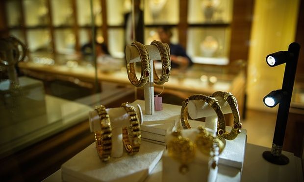 Arrestan por robo a mujer de 85 años